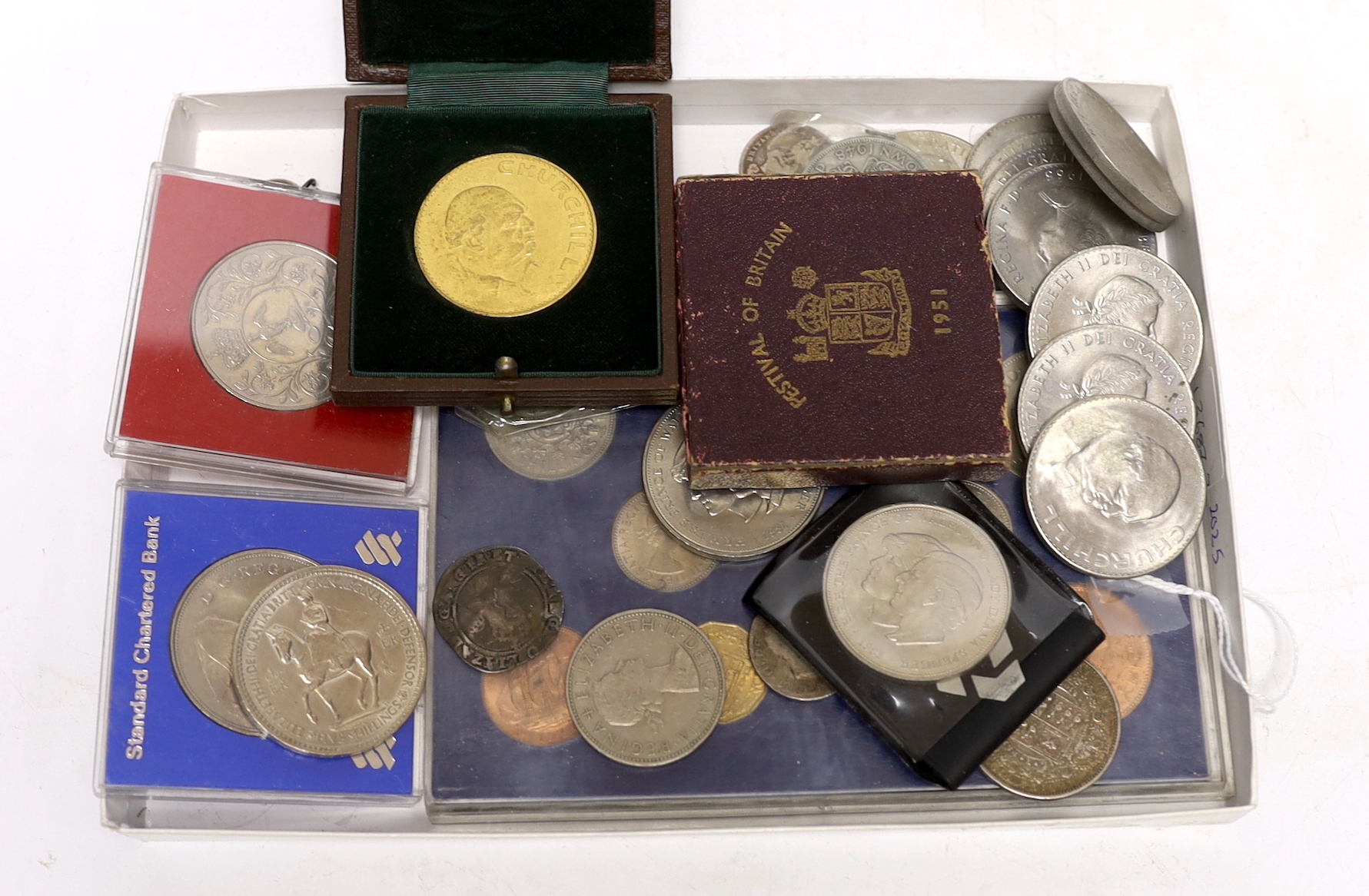 Assorted commemorative and other coins.